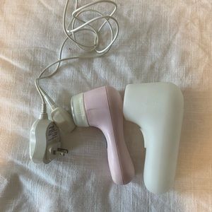 Clarisonic Mia 2 pink brush.